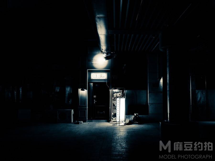 黑白模特