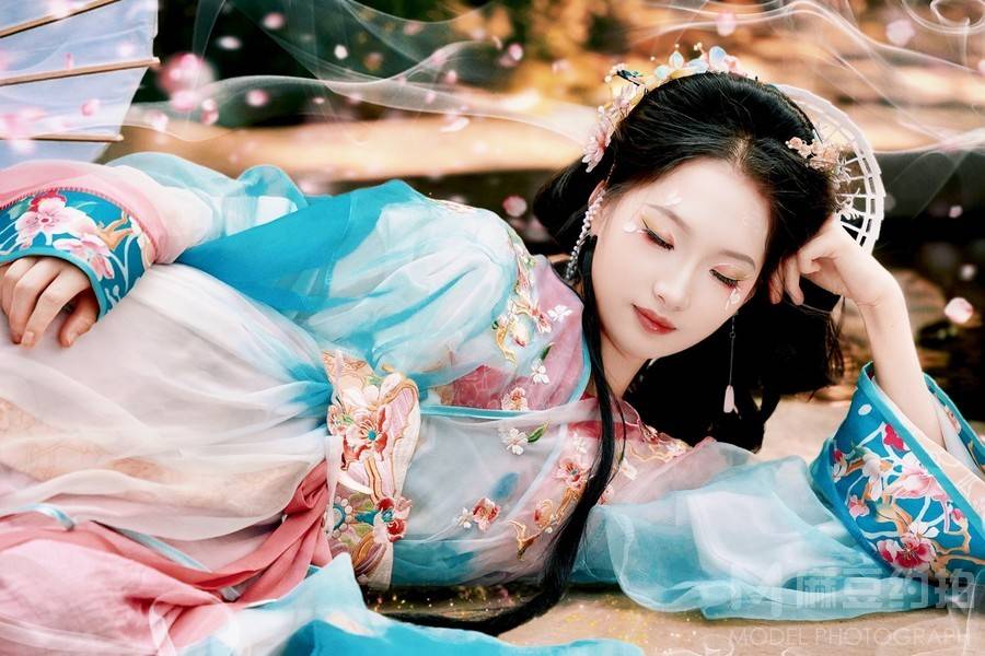 汉服模特