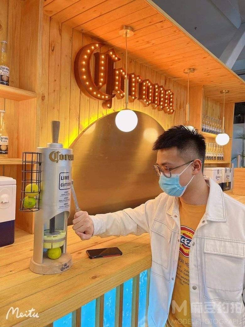 情绪模特