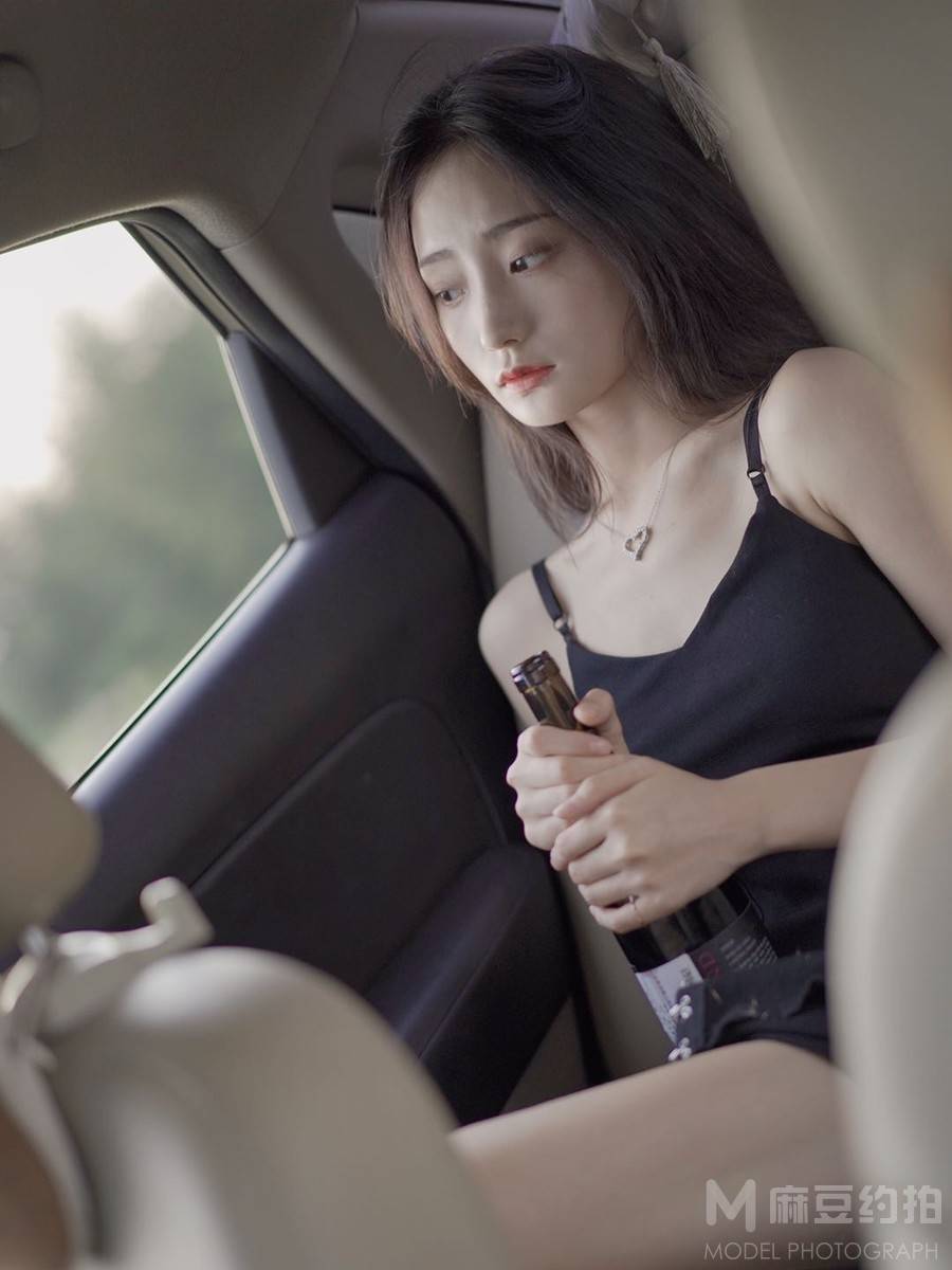 黑白模特