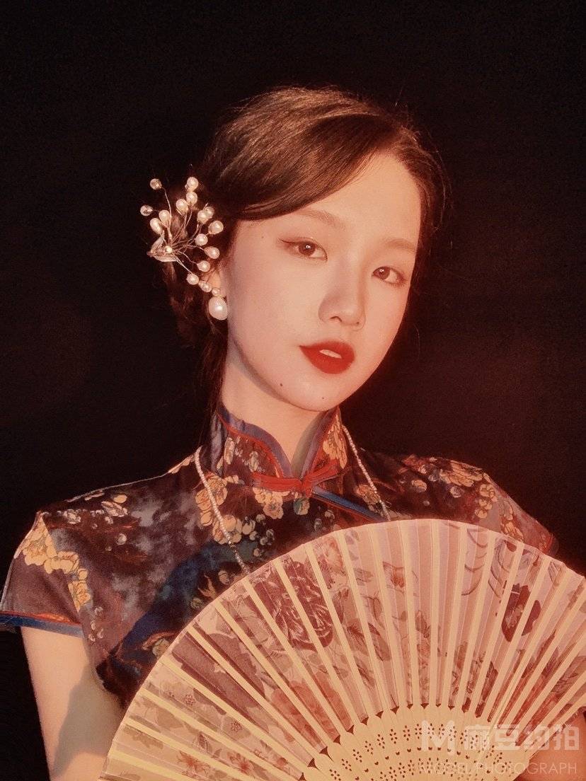 黑白模特