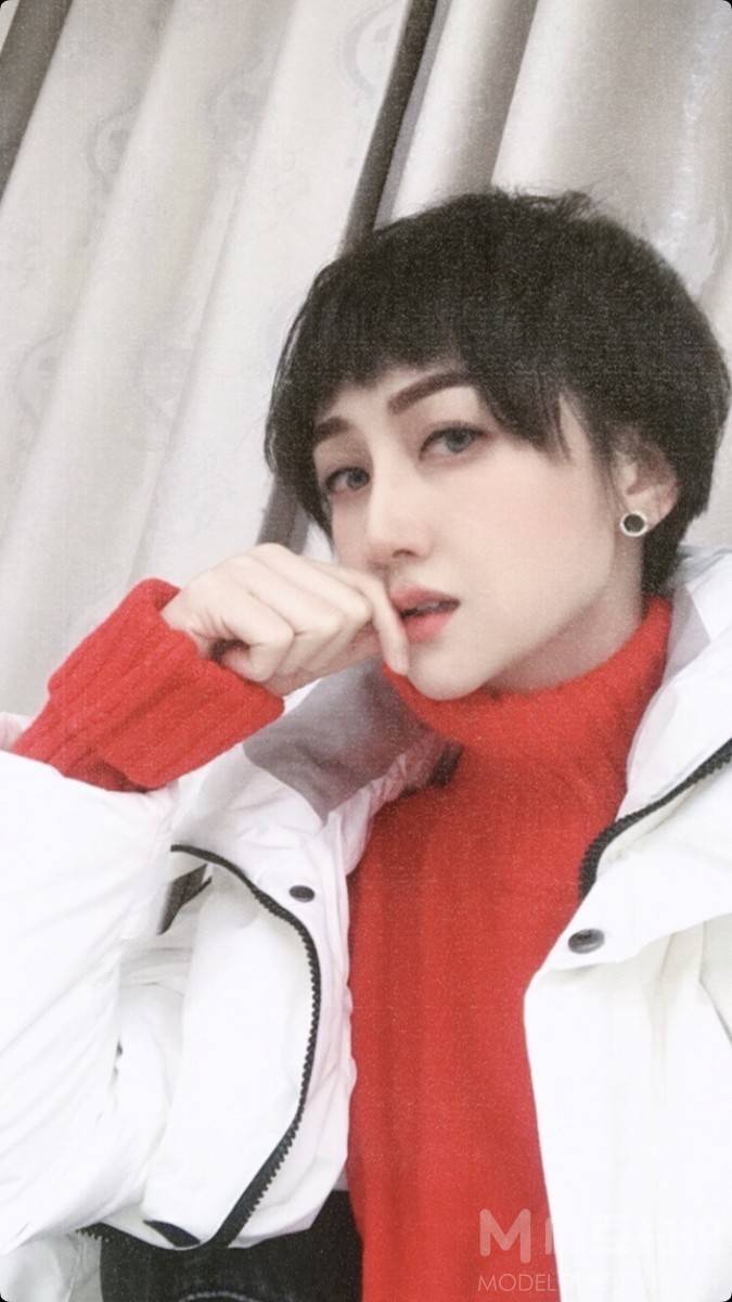 黑白模特