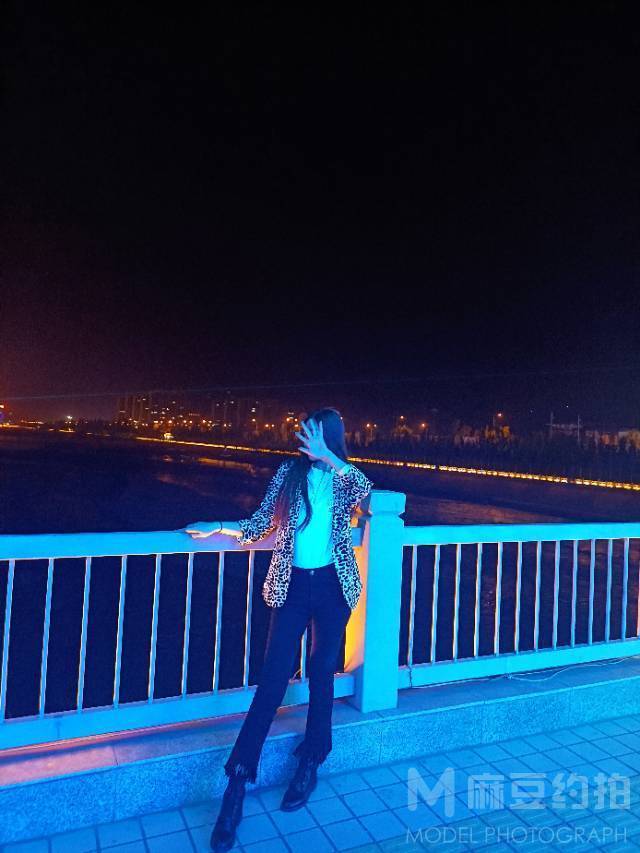 夜景模特