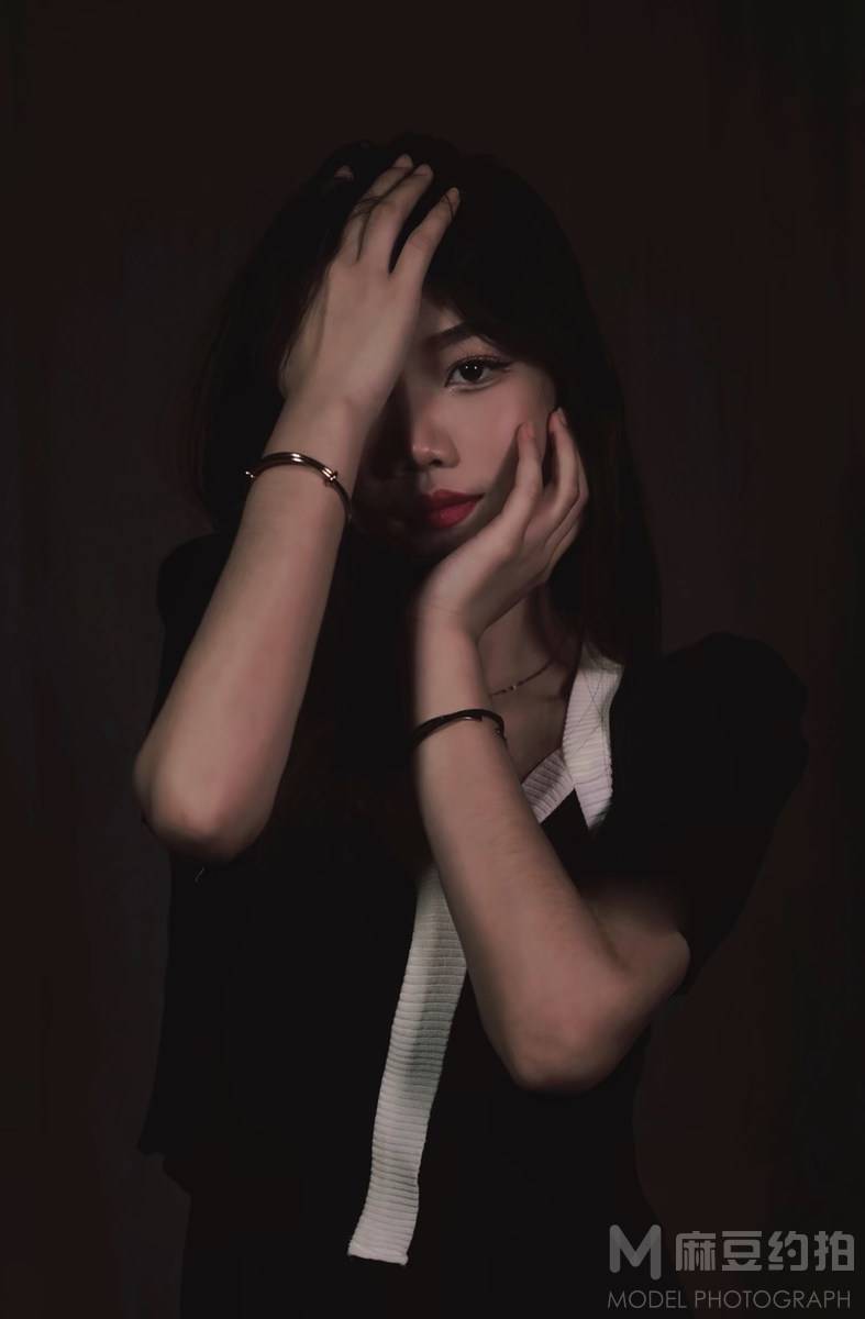 情绪模特