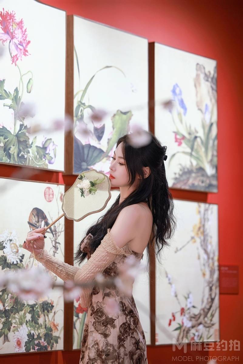 情绪模特
