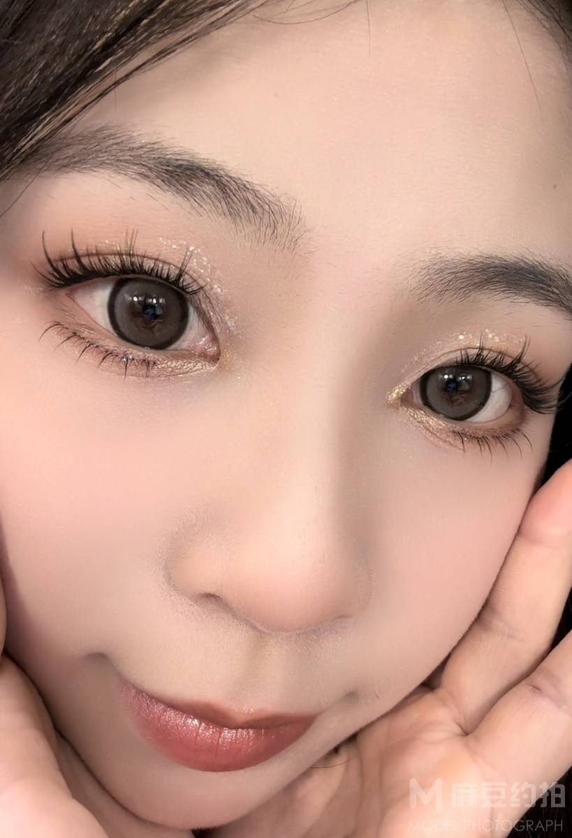 妆容模特