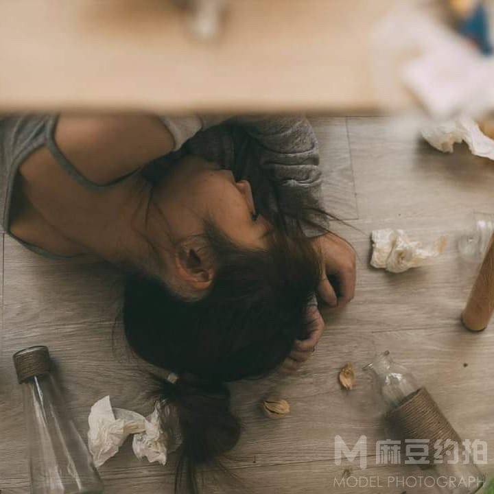 情绪模特