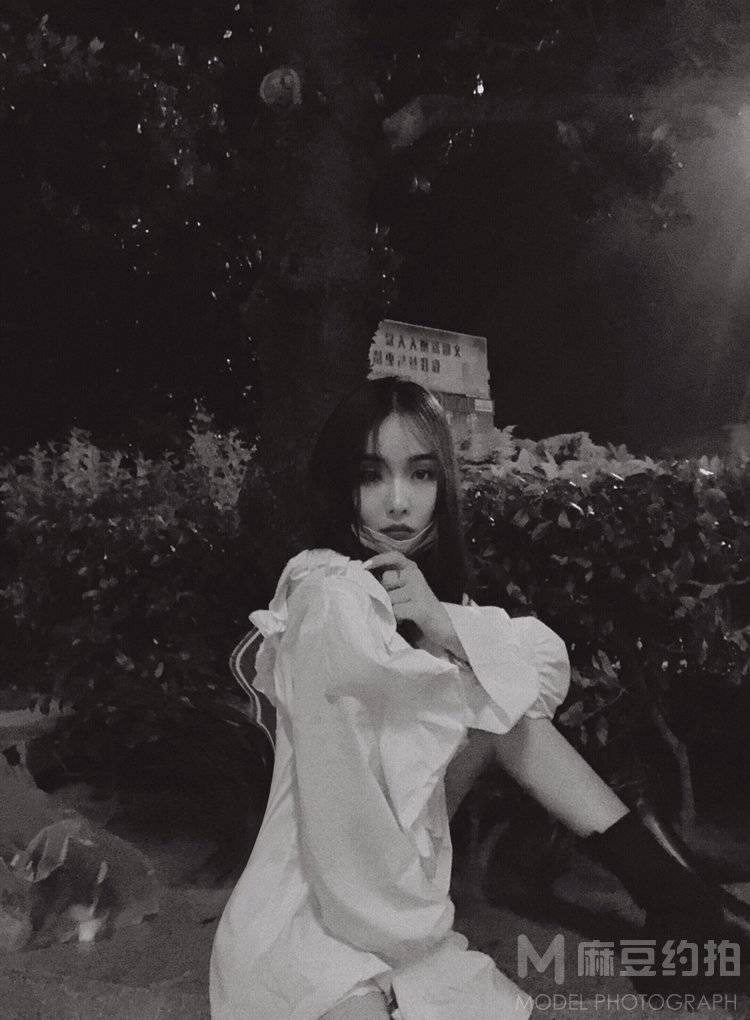 黑白模特