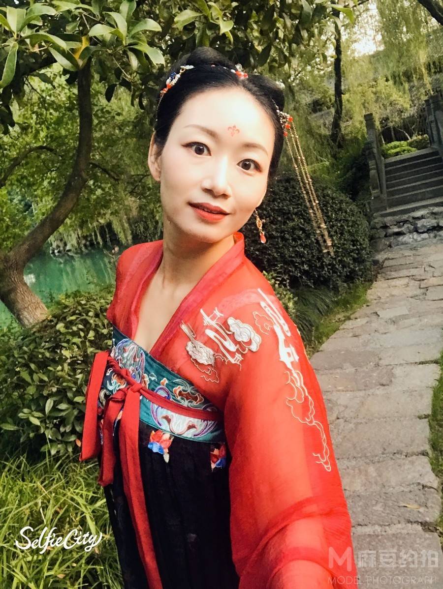 汉服模特