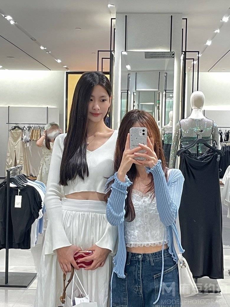 黑白模特