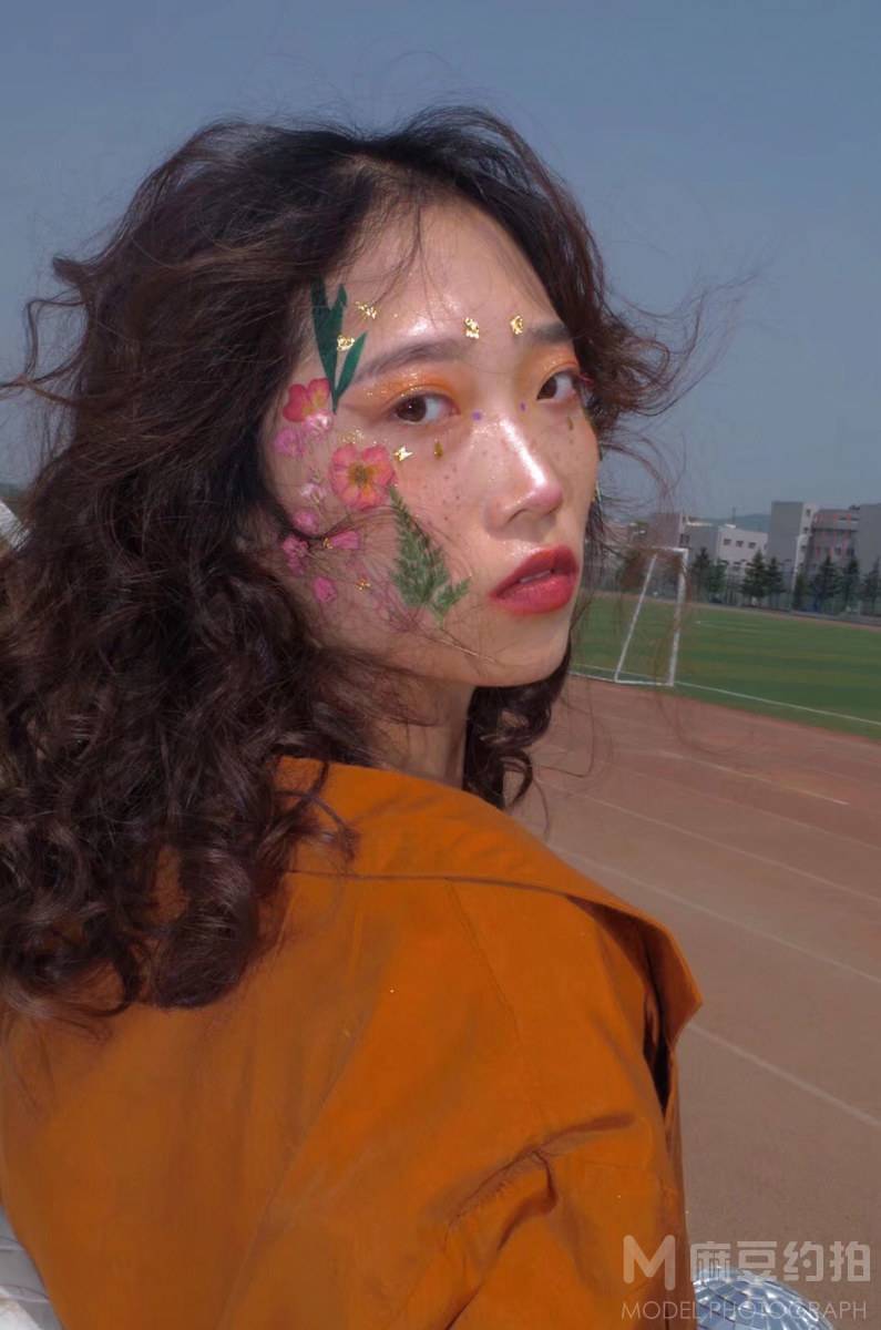 情绪模特