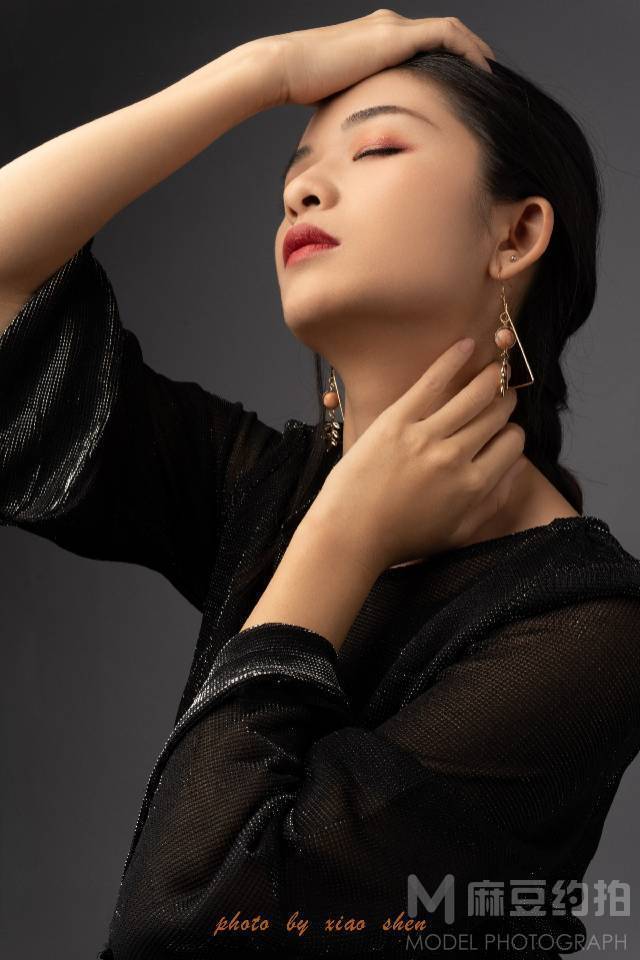 情绪模特