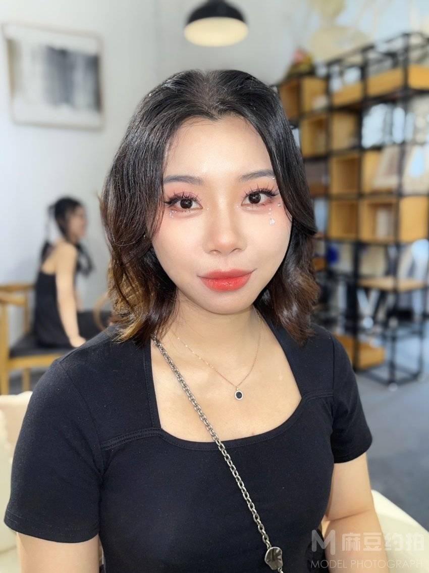 妆容模特