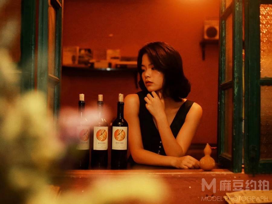 情绪模特
