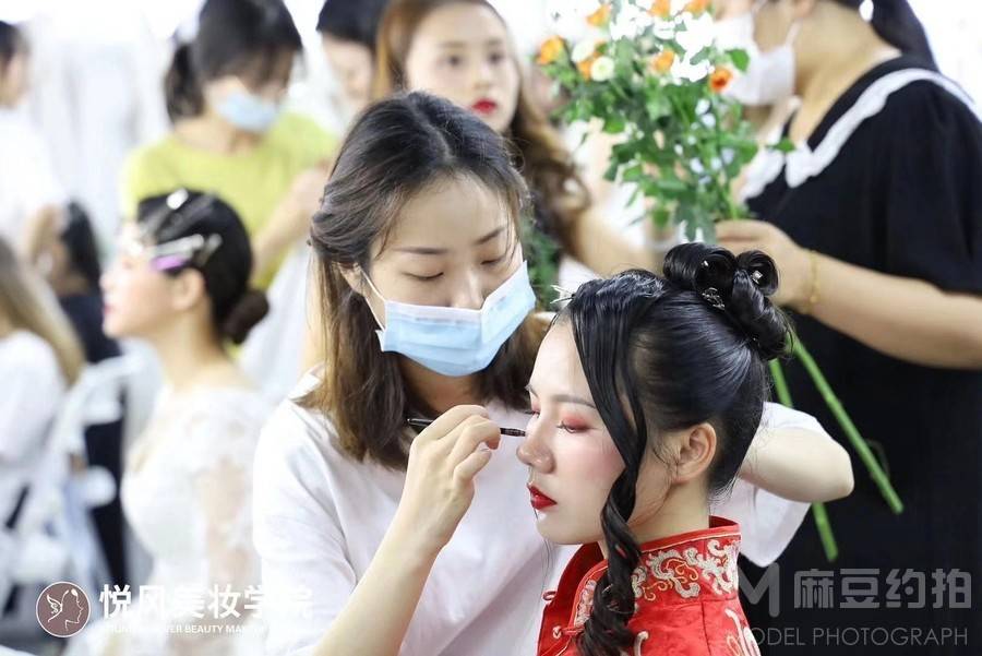 妆容模特