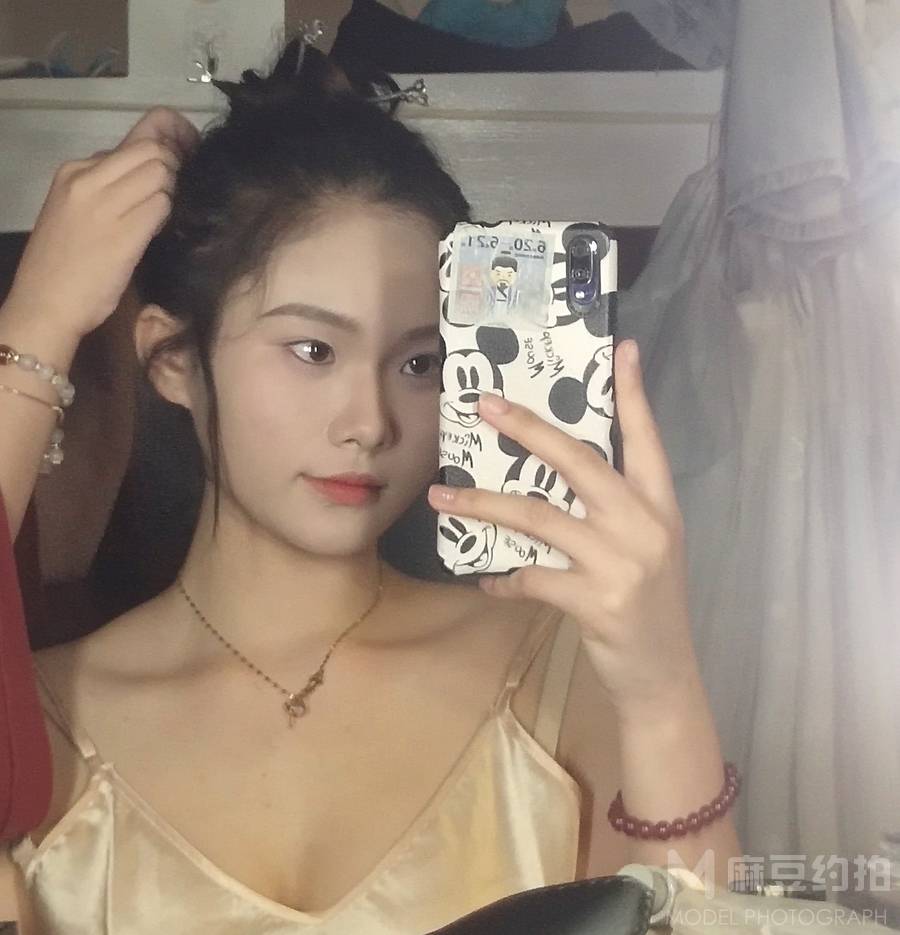 妆容模特