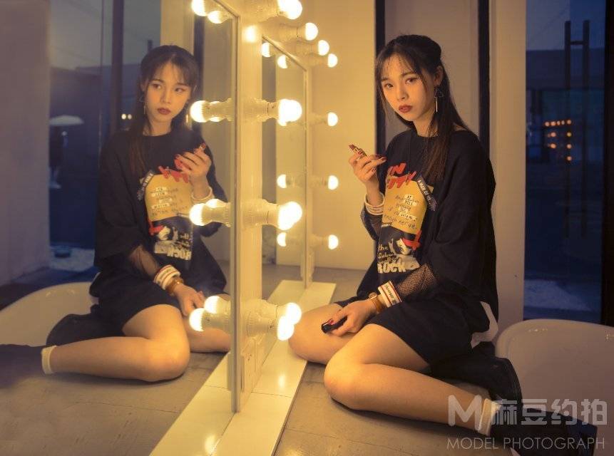 情绪模特