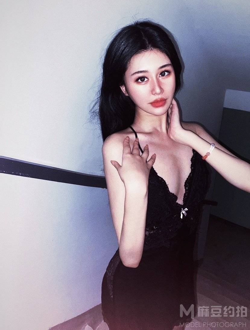 黑白模特