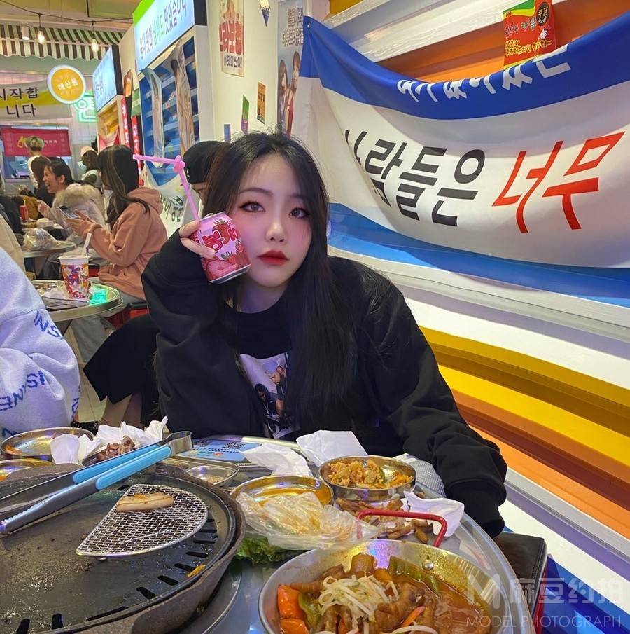 情绪模特