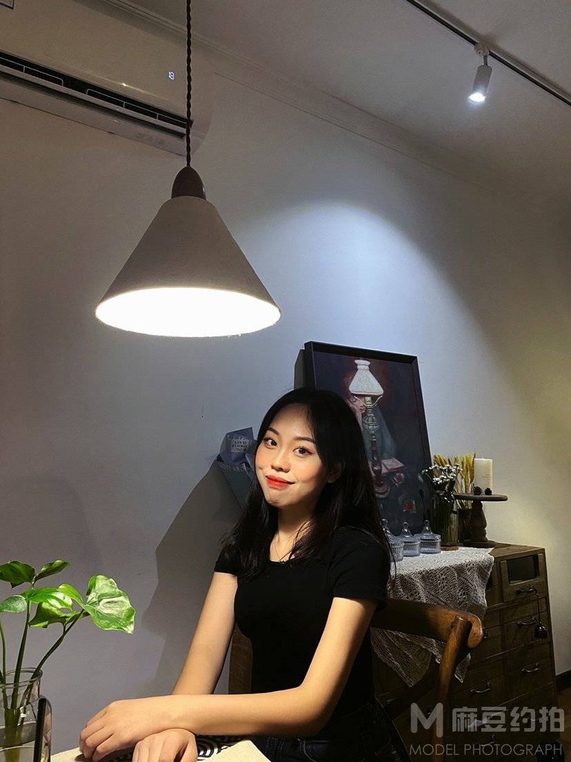 黑白模特