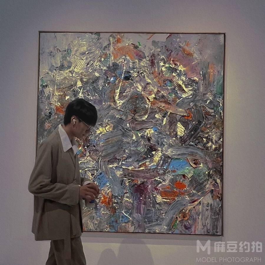 情绪模特