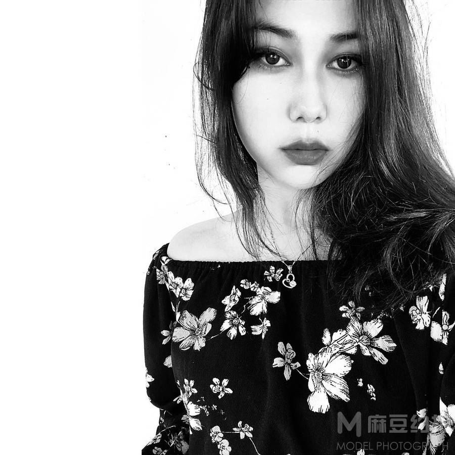 黑白模特