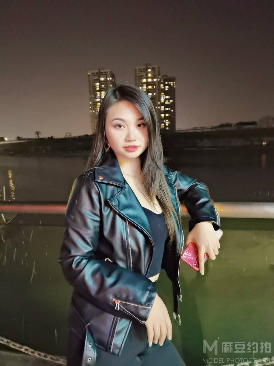 黑白模特