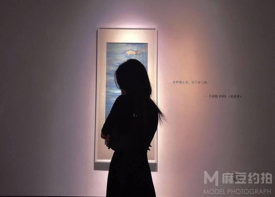 情绪模特