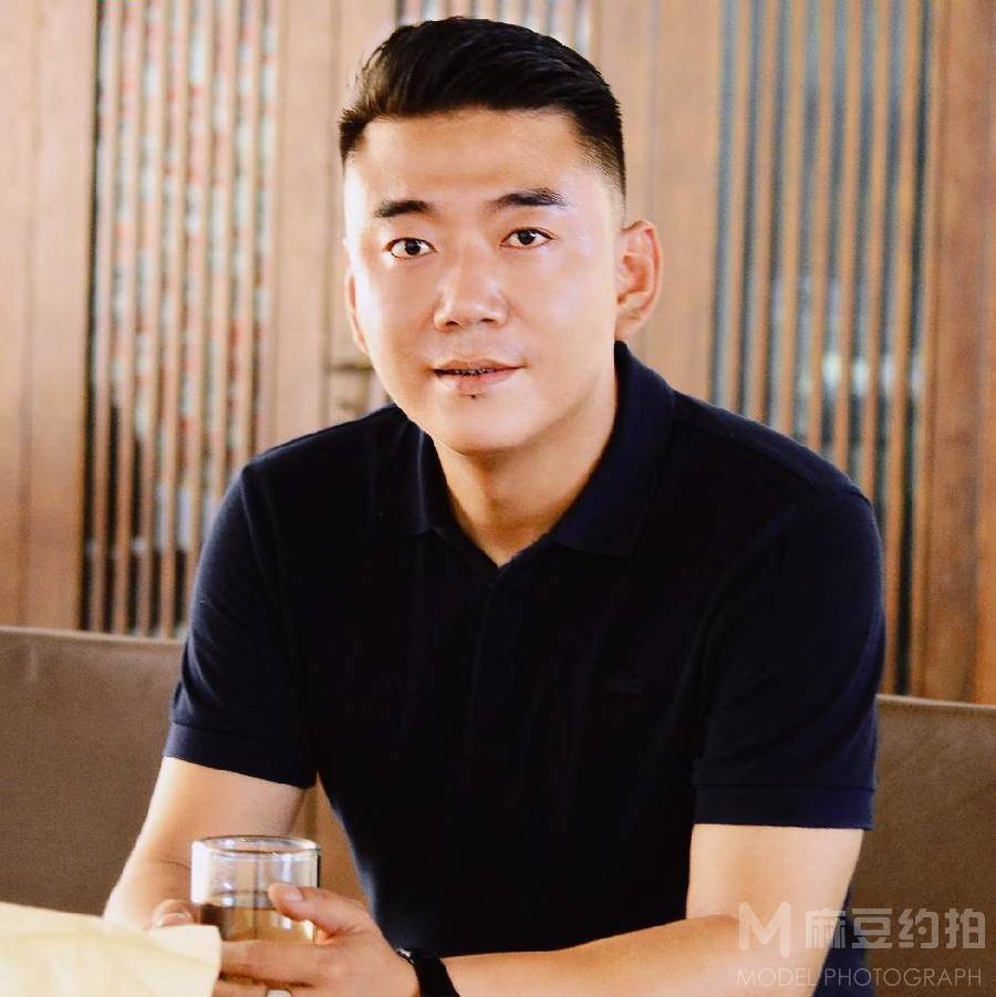 黑白模特