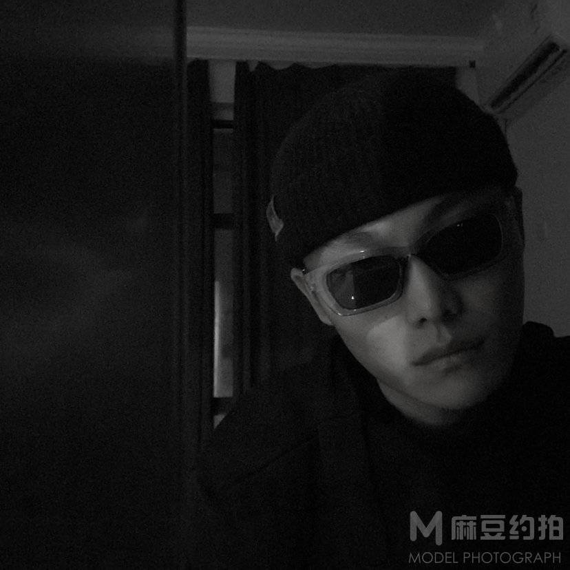 黑白模特