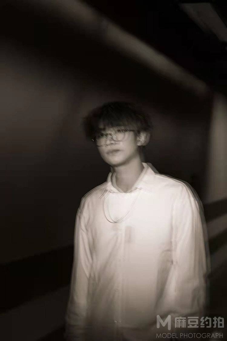 黑白模特