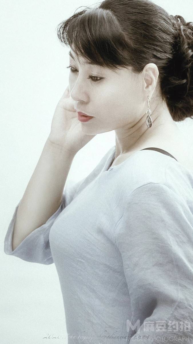 情绪模特