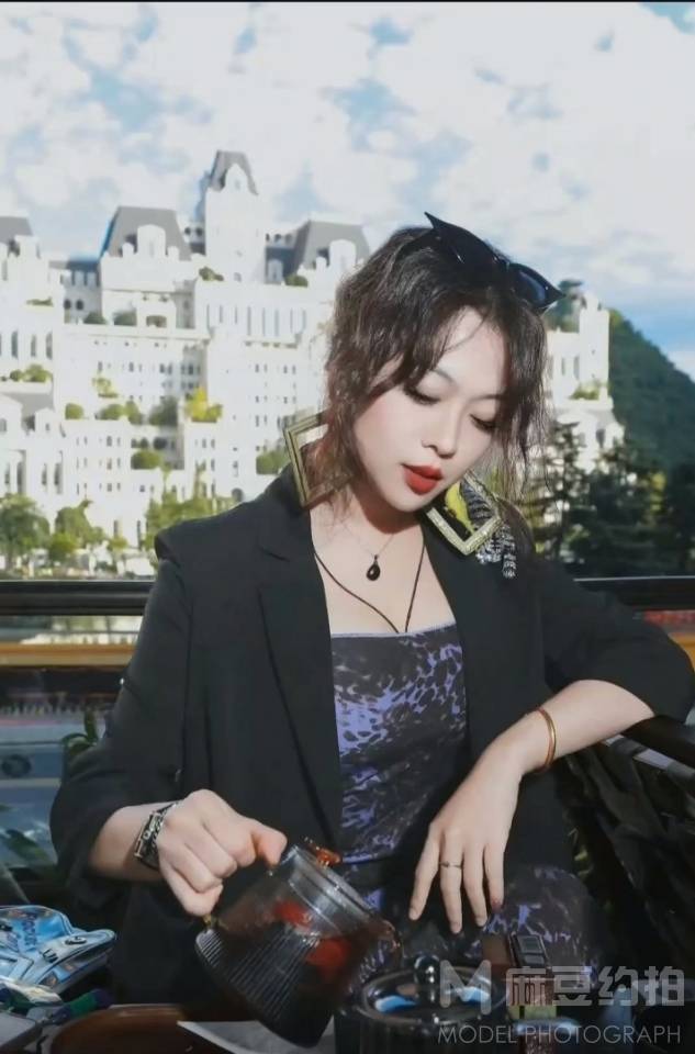 情绪模特