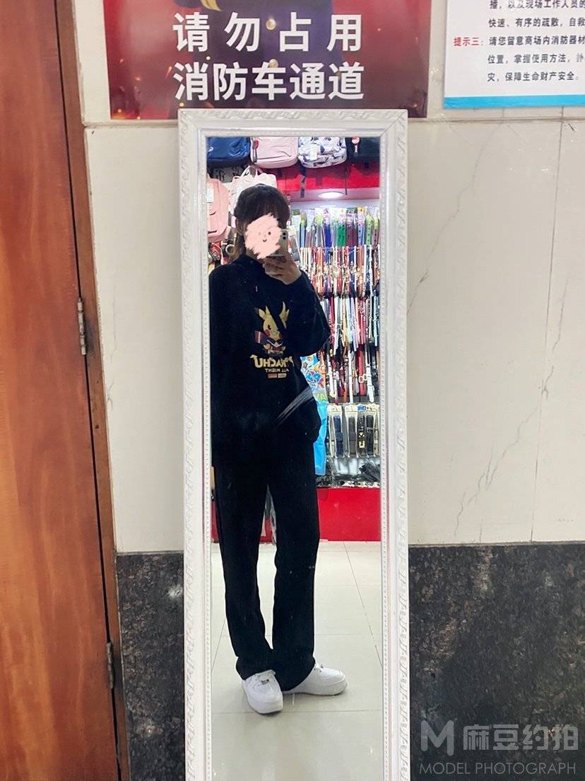 黑白模特