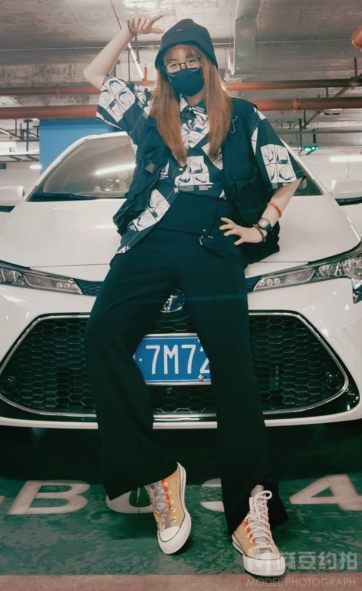 黑白模特
