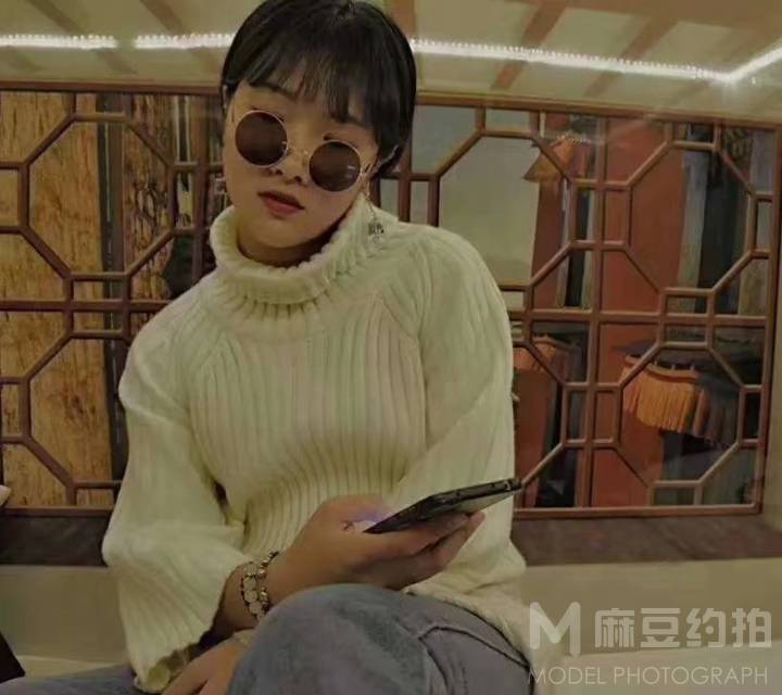 情绪模特