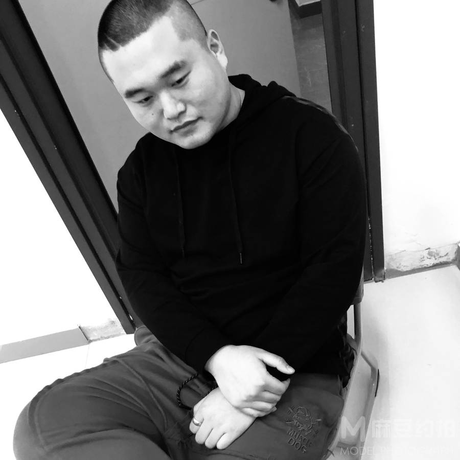 黑白模特