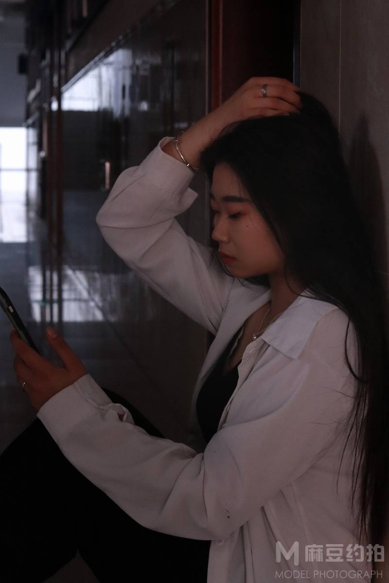情绪模特