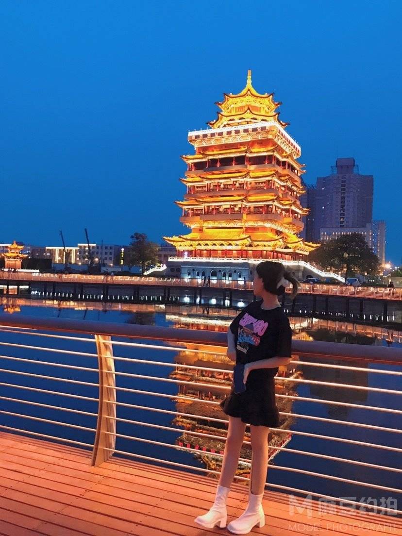 校园模特