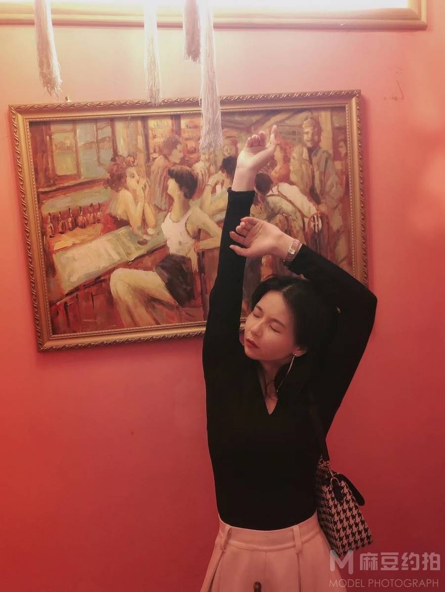 情绪模特