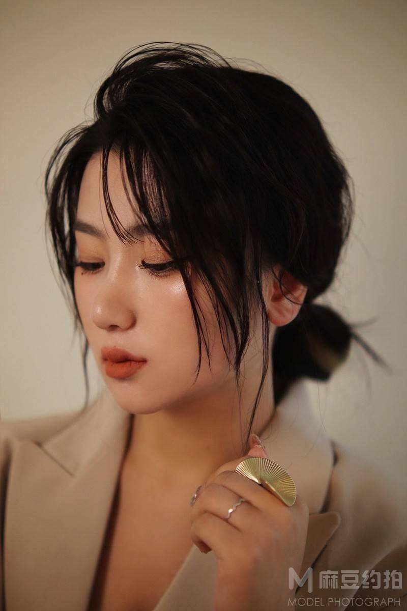 情绪模特