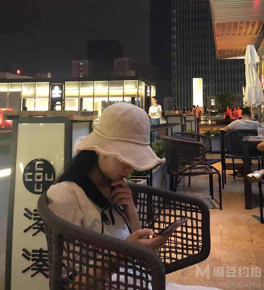 情绪模特