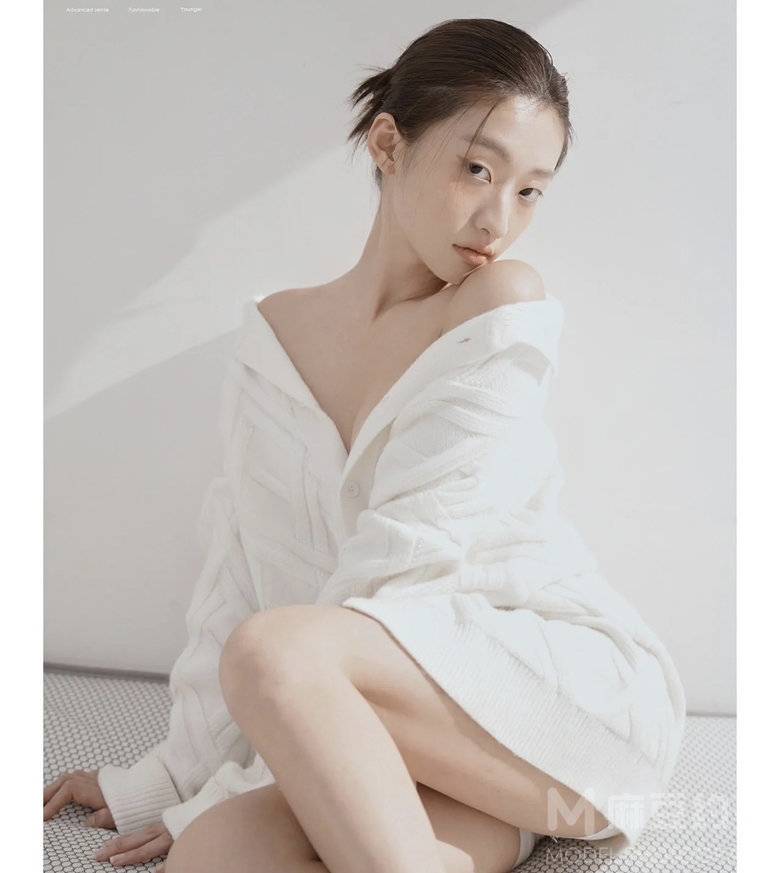 黑白模特