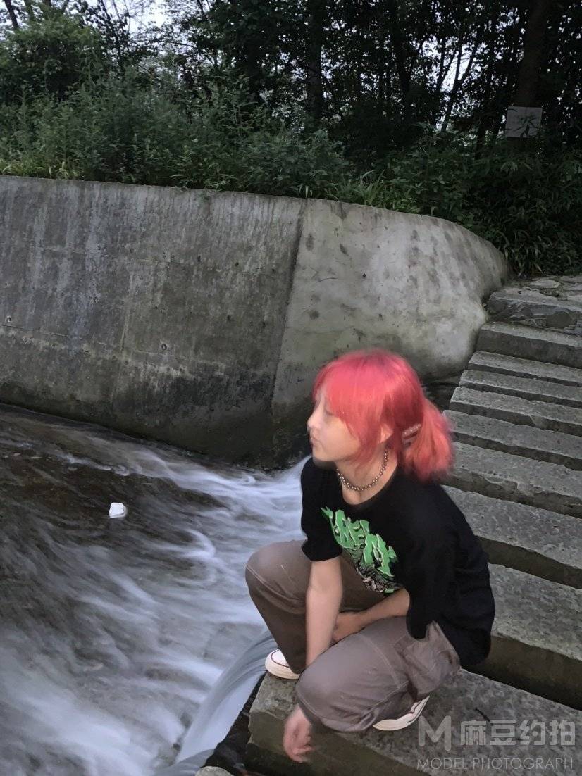 情绪模特