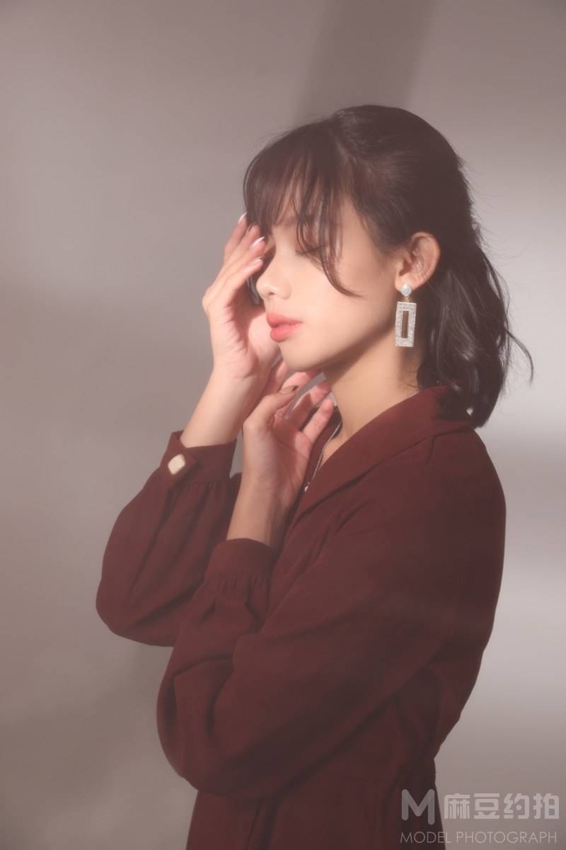 情绪模特