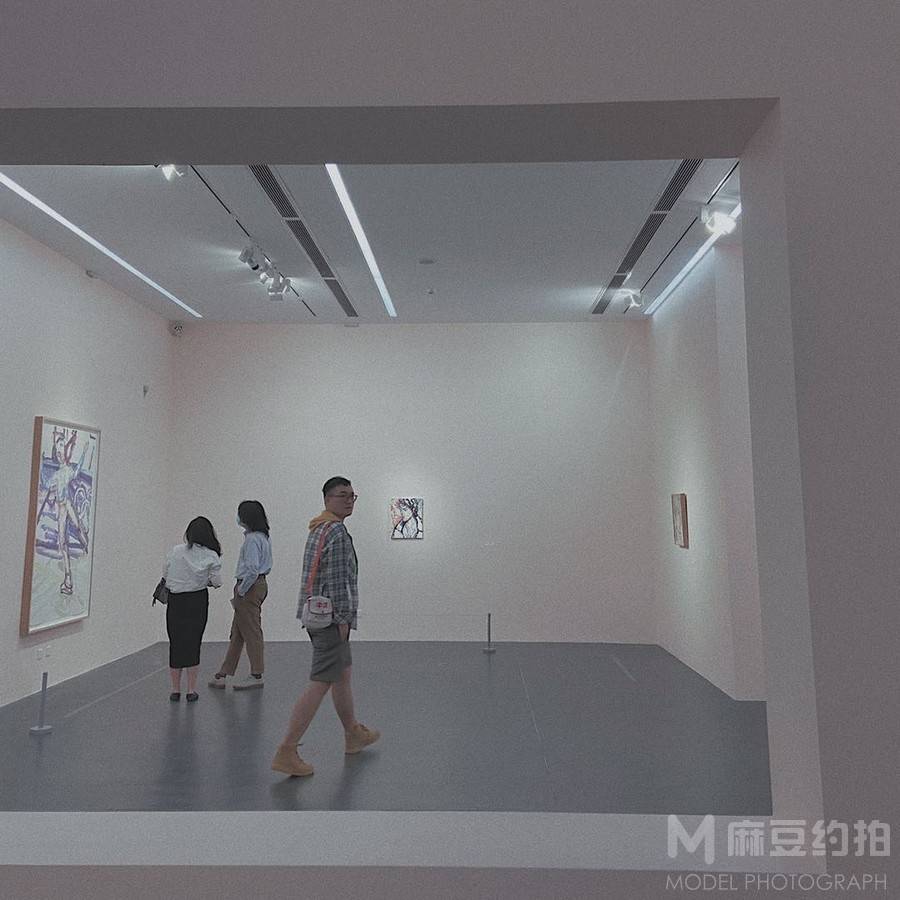 情绪模特