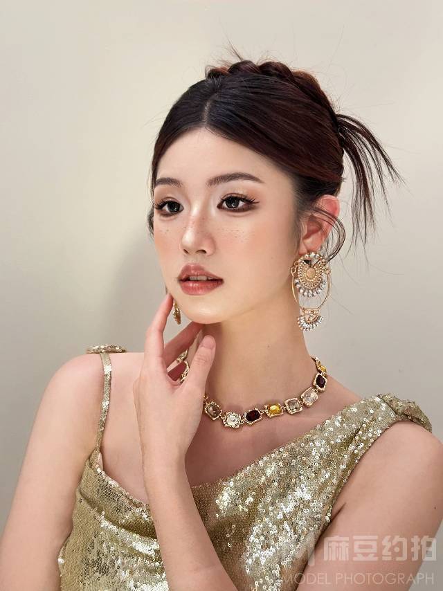 妆容模特