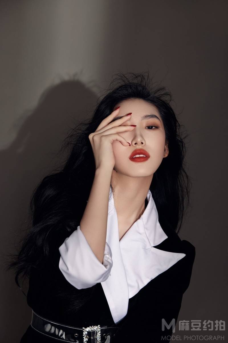 黑白模特