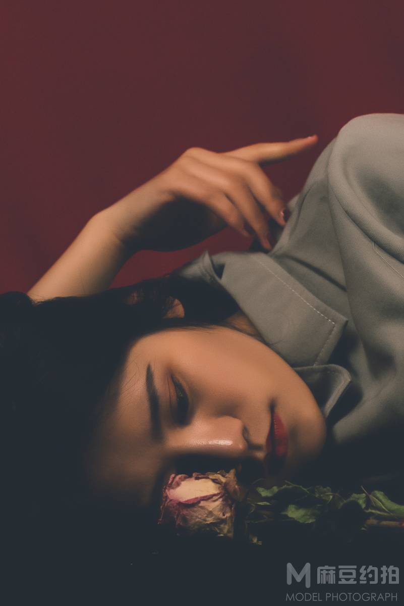 情绪模特