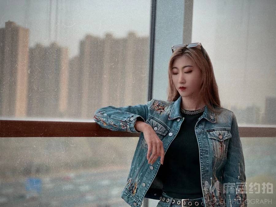 情绪模特